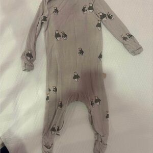 Gunamuna Gray Penguin footie 0-3m